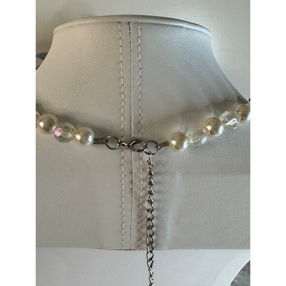 Vintage pearl, glass and crystal necklace with earrings. 20” + 3” ext. - Picture 5 of 6